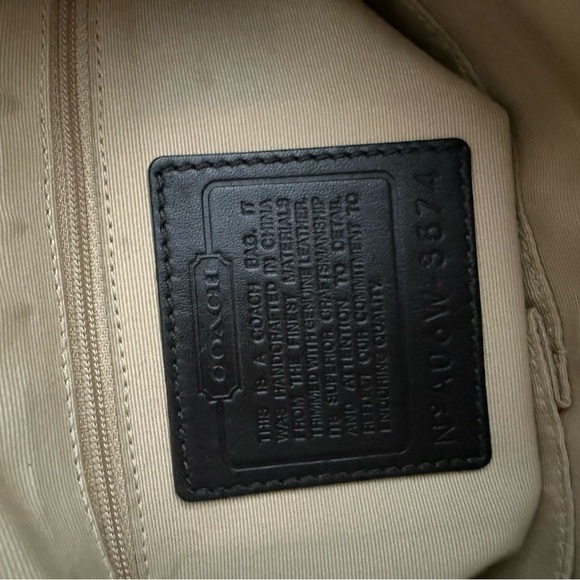 Vintage Coach | Cream & Gold Signature Bag | Classic Style - Picture 5 of 6